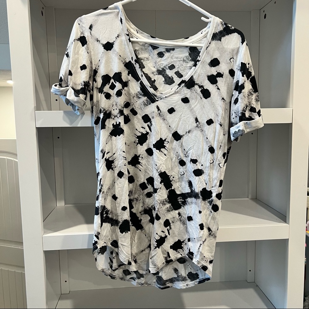 Lululemon v-neck tshirt